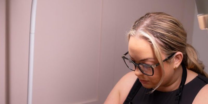 Daisy Ward Lash artist & Beautician